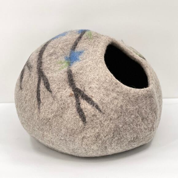 Wool Felt Cat Cave Bed Nap Cocoon Oatmeal Tan Branch Star Pattern NEW - Picture 3 of 10